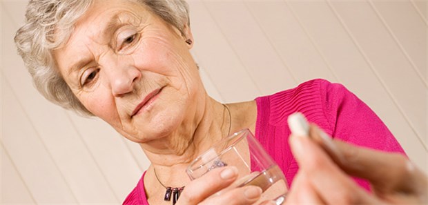Niedrige Vitamin-D-Spiegel - ein Blick ins Grab? Ob eine Vitamin-D-Einnahme alten Menschen etwas nützt? Wahrscheinlich nur jenen, die tatsächlich einen Mangel haben.