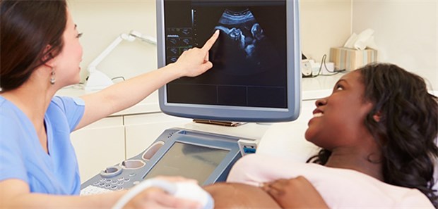 Ältere Frauen profitieren von jungen Männern Ob es mit der Schwangerschaft klappt, hängt nicht allein vom Alter der Frau ab, sondern auch das Alter des Vaters hat einen merklichen Anteil.