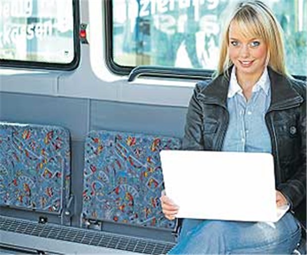Mit der TK online schneller zum Arzttermin Ob in Bus oder Bahn, Versicherte der Techniker Krankenkasse in Berlin können jetzt von überall online Facharzttermine buchen.