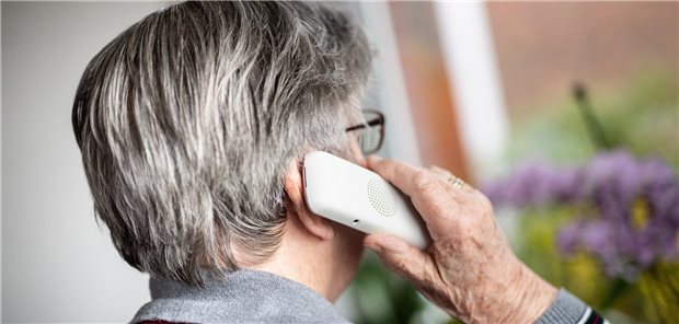 Medizinische Dienste fordern Wiedereinführung der Telefonbegutachtung Ob jemand pflegebedürftig ist, soll nach Willen des Medizinischen Dienst Bund künftig per Telefon ermittelt werden können.