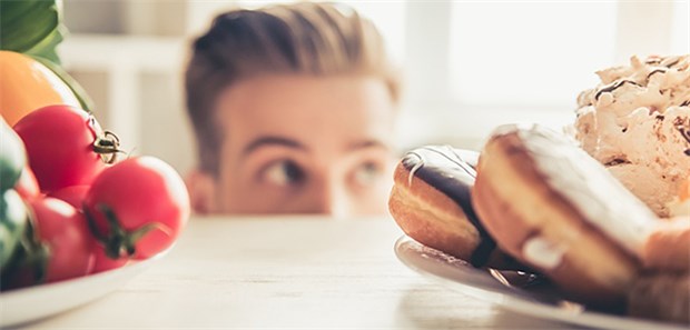 Wie die Deutschen essen Obst oder Stückchen? Die Deuschen lieben beides, wie aus dem aktuellen Ernährungsreport hervorgeht.