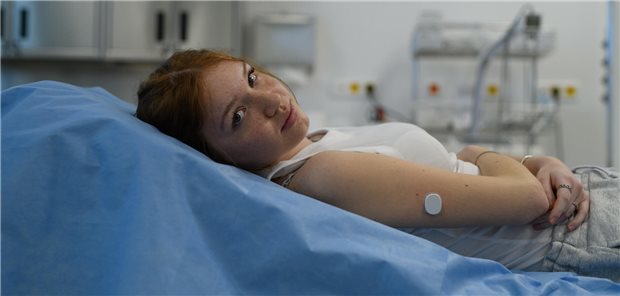 Behandlung einer jungen Diabetespatientin mit Komplikationen im Krankenhaus.