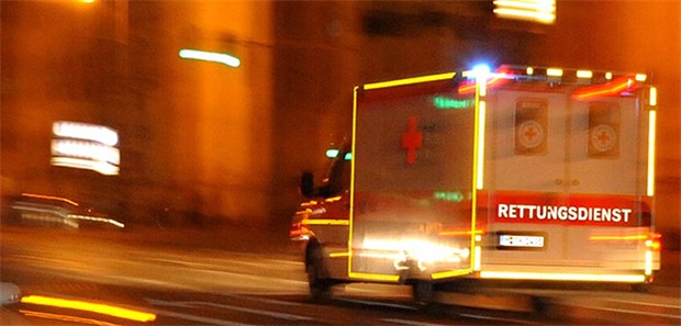 Unfälle mit Blaulicht werden kaum erfasst Oft mit hohem Tempo zu Notfällen unterwegs. Damit steigt allersdings auch das Unfallrisiko für Rettungswägen.