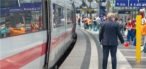 Plan der Bundesregierung: 3G-Regel in Fernzügen Ohne Impf- oder Genesenennachweis beziehungsweise negativen Corona-Test könnte der Zutritt zum ICE bald verwehrt bleiben.