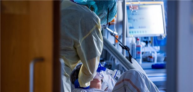 Geben saarländische Kliniken mehr Intensivbetten an als sie betreiben können? Ohne Personal nützen freie Intensivbetten nichts. Der Marburger Bund im Saarland erhebt schwere Vorwürfe.