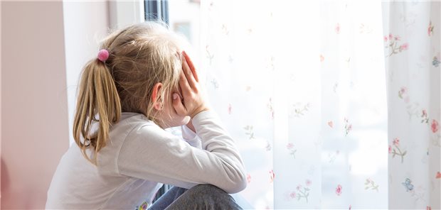Kinder aus ärmeren Familien stärker durch Pandemie belastet Ohne Spielkameraden: Gerade die Lockdown-Phasen haben viele Kinder seelisch belastet.