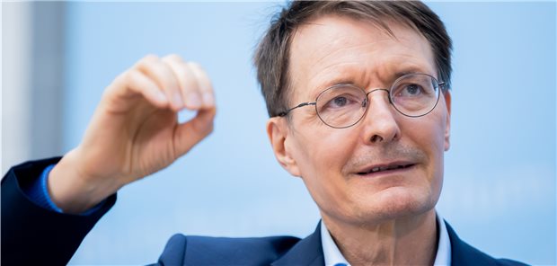 Lauterbach kündigt Digitalstrategie mit Mehrwert an Ohne Strategie kann man das deutsche Gesundheitssystem nicht sinnvoll weiter digitalisieren, so Bundesgesundheitsminister Karl Lauterbach bei der Eröffnung der Health-IT-Messe DMEA.