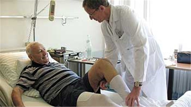 Thromboserisiko bleibt nicht in der Klinik zurück Ohne Thromboseprophylaxe besteht bei vielen Patienten mit eingeschränkter Mobilität ein erhöhtes Risiko für venöse Thromboembolien.