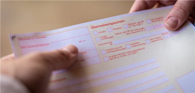 Ohne Überweisungsschein keine Abrechnung des Hausarztvermittlungsfalls. Die KV Schleswig-Holstein hat jetzt klargestellt, was bei den Hausarztvermittlungsfällen zu beachten ist.
