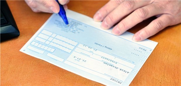 Ohne geht‘s nicht: Privatärzte, die gegen COVID mitimpfen wollen, sollen nur mit beim blauen Rezept Impfstoff bei Apotheken anfordern.