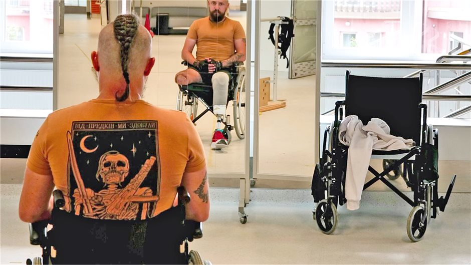 Oleksii hat beim Einschlag einer Granate beide Beine verloren.