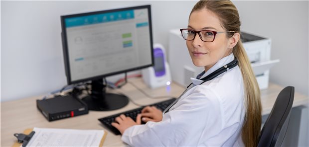 Fast jeder fünfte Bürger nutzte schon die Videosprechstunde Online-Kommunikation mit dem Arzt wird immer beliebter: Bitkom hat ermittelt, dass schon 18 Prozent aller Deutschen schon einmal eine Videosprechstunde besucht haben.