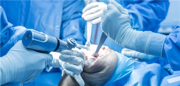 Op mit Knie-Totalendoprothetik: Eine Anämie erhöht das Risiko für postoperative Komplikationen nach dem Eingriff. Wie lässt sich das zukünftig verhindern?