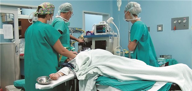 Op mit hohem Blutungsrisiko? Dann sollten NOAK vorher und nachher je zwei Tage pausiert, so Ärzte.