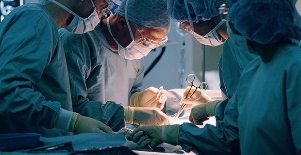 MAZE-Op zeigt Wirkung Operation: Bei einer Herz-Op zeigt die gleichzeitige Ablation im linken Vorhof den Erregungsablauf wieder ins Lot bringen.