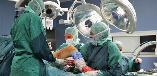 Register startet Probelauf Operation am Hüftgelenk. Das Prothesenregister soll helfen, die Versorgungsqualität zu verbessern.
