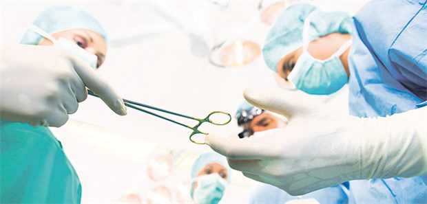 Jetzt hagelt es Kritik Operation am offenen Herzen? Mit der Klinikreform sollen auch stationäre Überkapazitäten um- und abgebaut werden.