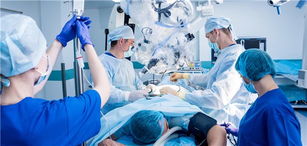 Symbolbild: Operation – bekommt der Patient Opioide? Daraus kann ein langfristiger Konsum werden, wie eine Studie ergeben hat.
