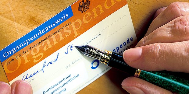 DSO meldet Höchststand bei Organspenden Organspendeausweis: Die Zahl der Transplantationen steigt, Experten sehen aber noch viel Potenzial nach oben.