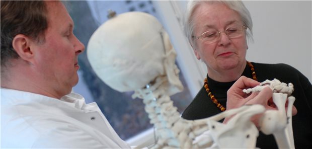 Aktionsbündnis kämpft für DMP Osteoporose Osteoporose frühzeitig und strukturiert behandeln – Ärzte sollen sich stärker am DMP beteiligen.