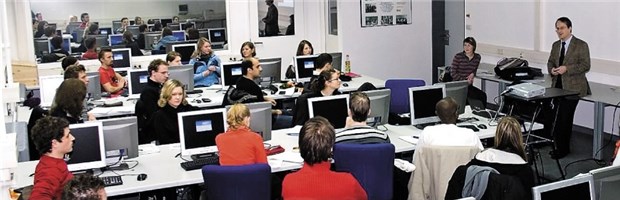 Chymiatrie: Im Dienst der Medizin PC wie Labor gehören heute zum Alltag.