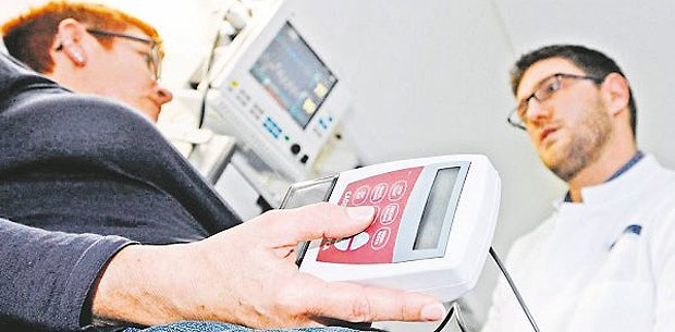 Tumorschmerzen per Knopfdruck lindern PCA per Pumpe erlaubt Patienten, bei Bedarf zusätzliche analgetische Boli freizusetzen.