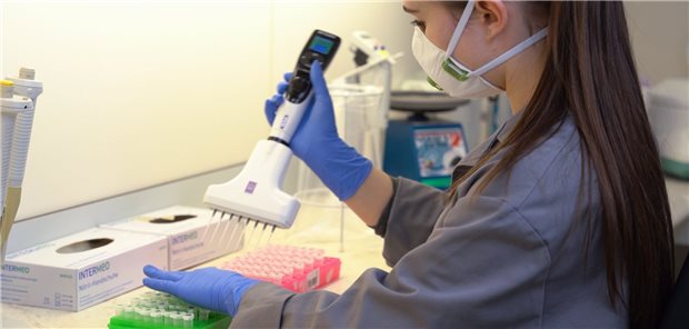 PCR-Mutations-Screening im Labor Geesthacht: Auch auf Mutationen von SARS-CoV-2 untersuchten die Labore die eingesendeten Proben.