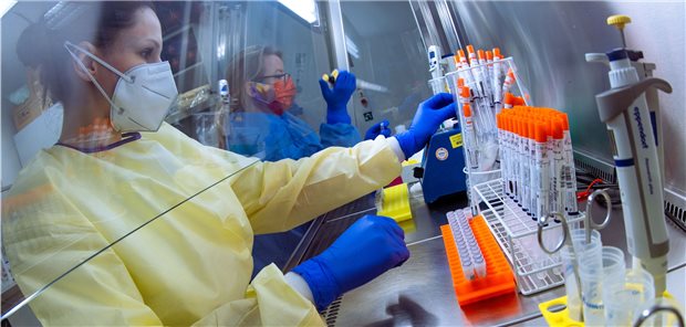 Priorisierung der PCR-Tests steht bevor PCR-Tests sollen laut einem neuen Verordnungsentwurf bevorzugt bei Ärzten, MFA und Pflegern, aber auch bei Hochbetagten und pflegenden Angehörigen zur Anwendung kommen.