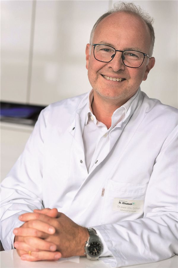 Roboterassistierte Chirurgie senkt Komplikationsraten PD Dr. Christian Gilfrich ist Chefarzt der Klinik für Urologie am Klinikum St.Elisabeth Straubing und Mitgliedim QSR-Expertenpanel Urologielt.