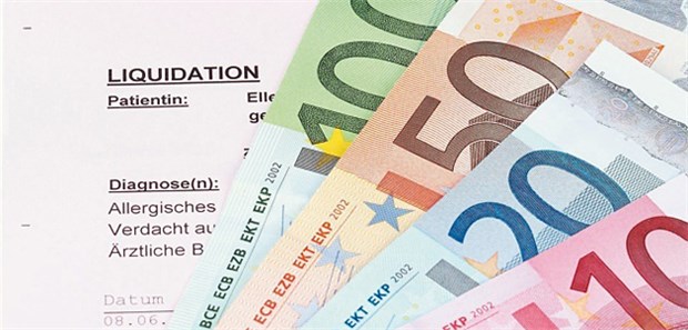 PKV-Anbieter prüfen Arztliquidationen genau und übernehmen oft nicht alle Kosten. Versicherte können dann den Ombudsmann anrufen.