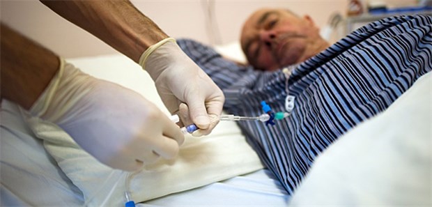 Es fehlt an 70.000 Pflegekräften Palliative Maßnahmen setzen oft erst in der allerletzten Lebenswoche ein, so eine Kritik beim Krebskongress in Berlin.