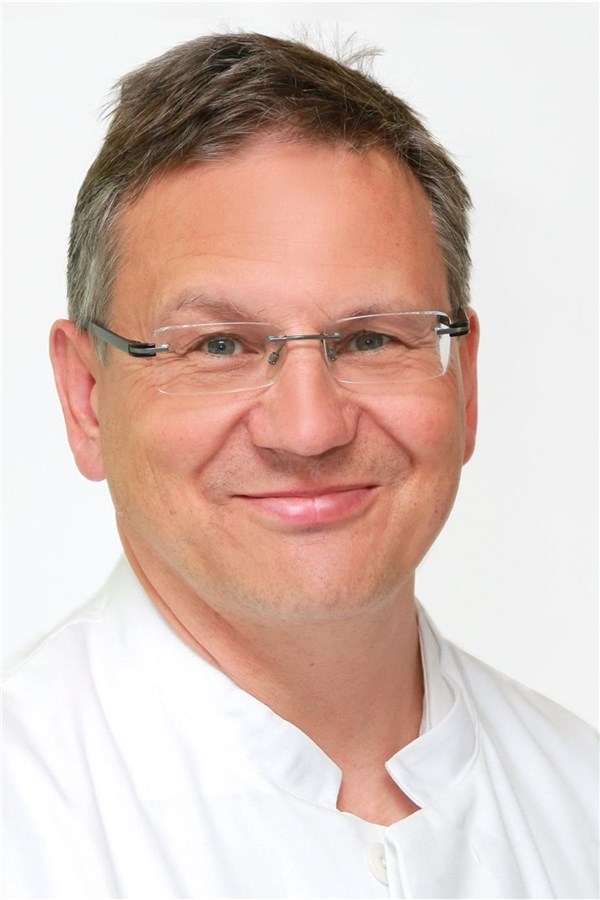„Suizid-Wunsch ist die Ausnahme“ Palliativmediziner Dr. Norbert Schürmann: In Wirklichkeit liegt doch sehr oft kein unlösbares medizinisches Problem als vielmehr ein soziales Problem vor.