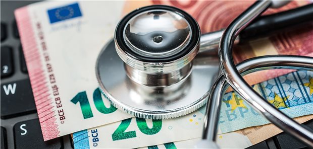 Kassen bunkern noch 13,6 Milliarden Euro Pandemiebedingt sind in den ersten neun Monaten die Arzthonorare bei den 102 Kassen nur um knapp 1,8 Prozent gestiegen. GKV-weit nahmen die Leistungsausgaben inklusive Verwaltungskosten um rund 4,8 Prozent zu.