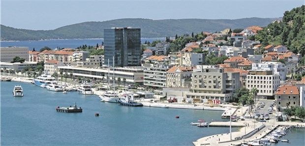 Medizinstudium in Split soll Ärztemangel in Franken lösen Panorama der kroatischen Hafenstadt Split: Mit der Uni der Stadt wurde eine Medical School aufgebaut.