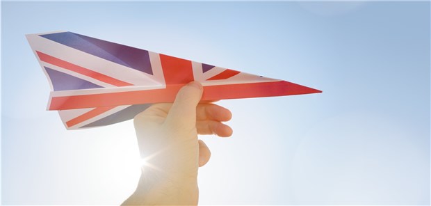 Britische Ärzte froh über EU-Aufschub Papierflieger mit Union Jack: Irgendwann fliegt das Vereinigte Königreich wohl aus der EU – nur wann?
