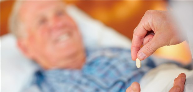 Paracetamol bei Senioren wohl sicherer als gedacht Paracetamol im Altenheim: In der Studie lag die Dosis im Mittel bei 2400 mg pro Tag.