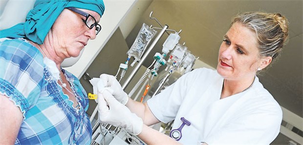 Novelle beendet Rabattverträge bei Zytostatika Parenterale Zubereitungen in der Onkologie sollen künftig nicht mehr Gegenstand von Rabattverträgen sein.