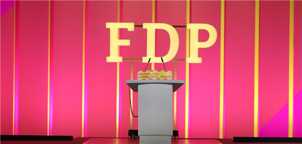 Podium auf einem FDP-Parteitag
