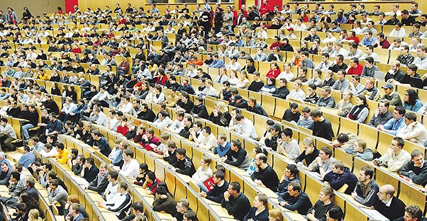 Medizinstudium: Union rechnet ohne den Wirt Passt noch mehr rein? Die Union plant, die Zahl der Medizinstudienplätze zu erhöhen - ob die Kapazitäten reichen, ist ungewiss.