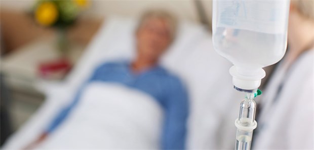 Hypokaliämie - ein schlechter Bote Patient in der Klinik: Kaliummangel war in einer dänischen Studie ein Indikator für ein erhöhtes Sterberisiko. Ob Betroffenen eine Supplementierung des Elektrolyts hilft, ist bisher nicht geklärt.