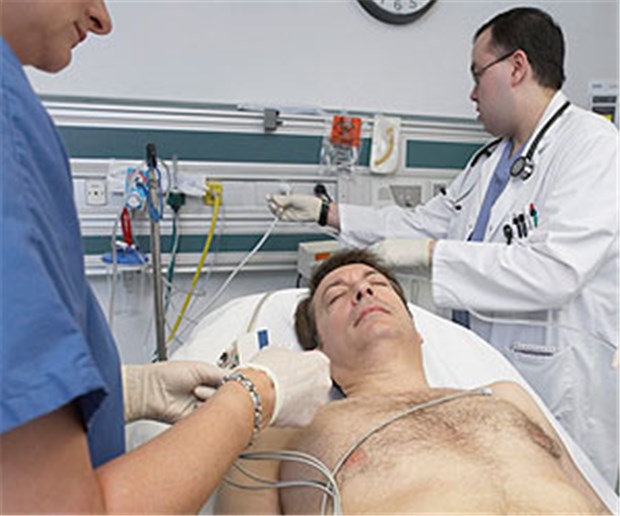 Mit Biomarker dem Herzinfarkt auf der Spur Patient mit Verdacht auf ein akutes Koronarsyndrom in der Notaufnahme.