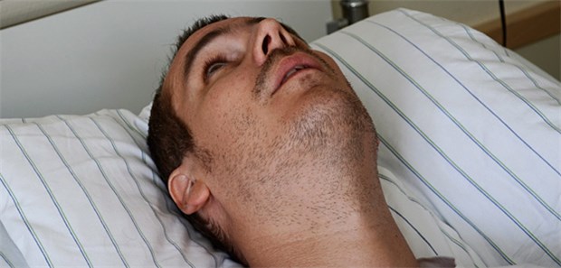 Medien machen Patienten zu viele Hoffnungen Patient mit apallischem Syndrom: Durch Begriffe, wie „Wachkoma“ werde eine bessere Prognose suggeriert, so der Neurologe Werner Hacke.