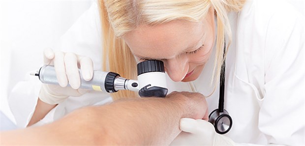 Bei hoher Strahlenbelastung Pflicht zur Krebsvorsorge? Patienten, die viel im Freien arbeiten, haben durch intensive UV-Belastung auch ein erhöhtes Hautkrebsrisiko. Die Vorsorgeuntersuchung ist daher bei ihnen besonders wichtig.