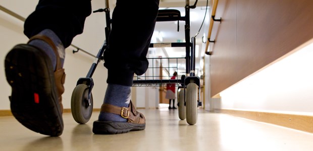 Versorgungskonzepte für Demenzkranke zahlen sich aus Patienten mit Demenz können sich in Kliniken und Heimen frei bewegen - im Allgemeinkrankenhaus Viersen wird das Personal automatisch informiert, wenn ein Patient sich der Stationstür nähert.