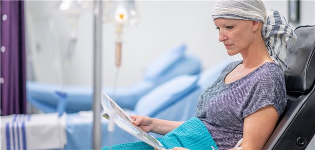 Patienten mit Krebs erkranken immer häufiger auch an Rheuma, berichtet die Deutsche Gesellschaft für Rheumatologie.