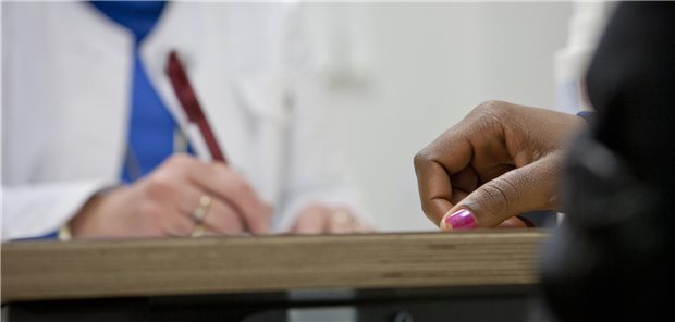 Patienten mit Migrationshintergrund benötigen besondere Ansprache Patienten mit Migrationshintergrund fehlt es laut Dr. Rahim Schmidt häufig an Krankheits- und anatomischem Verständnis.