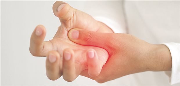 Patienten mit Rheumatoider Arthritis können von JAK-Inhibitoren profitieren.