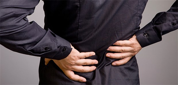 Illusion gegen Schmerzen im Rücken Patienten mit Rückenbeschwerden erfahren offenbar schon Linderung, wenn sie eine Rückenmassage bei anderen am Bildschirm beobachten.