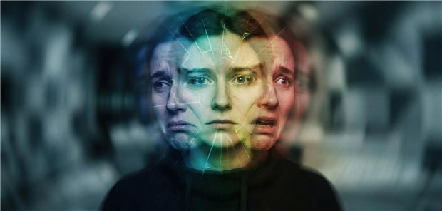 Frau mit einem ängstlichen, traurigen und emotionslosen Gesichtsausdruck