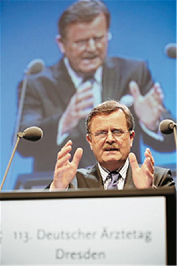 "Patienten muss man in Deutschland nicht schützen - schon gar nicht vor ihren Ärzten." Dr. Frank Ulrich Montgomery, Vize-Präsident der BÄK. © Lösel